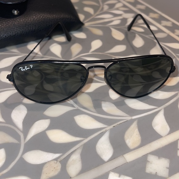 Ray Ban Black Aviator Polarized Sunglasses RB 3025 002/58 - Picture 3 of 6